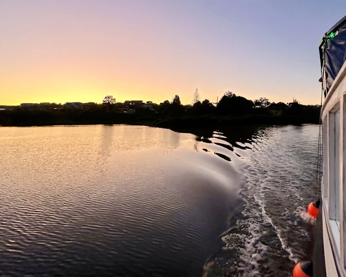 Auckland Scenic Boat Cruise to the Riverhead Tavern