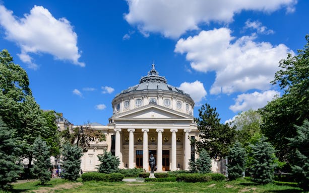 Romanian Athenaeum in Bucharest, a key stop on the walking tour.