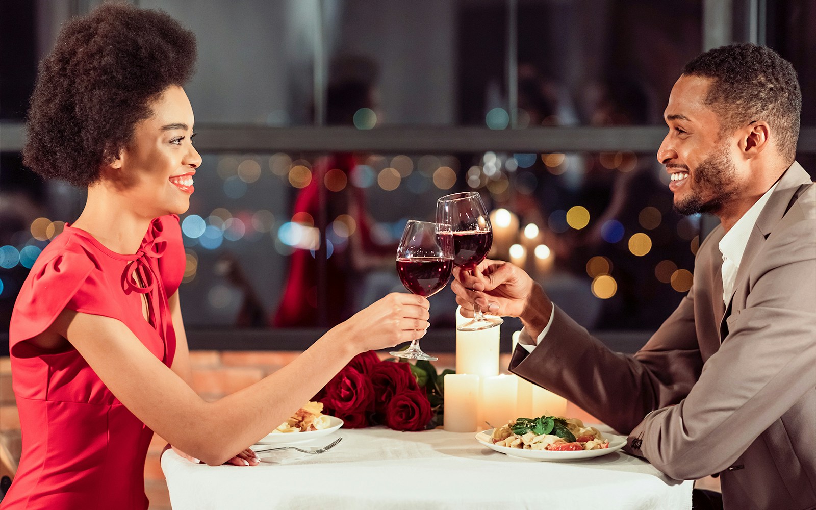 Couple toasting with wine at sky costanera
