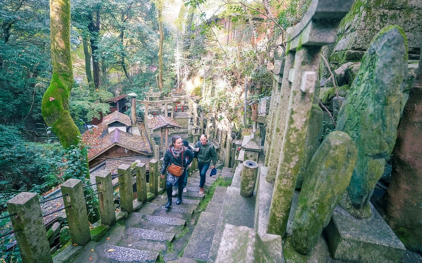 cachoeira escondida de fushimi inari, em kyoto: experiência do ritual sagrado de takigyo-4