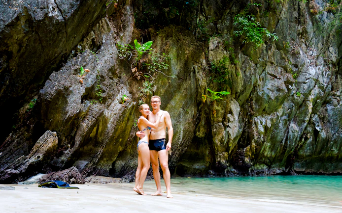 From Koh Lanta: 4 Islands Longtail Boat Tour with Emerald Cave
