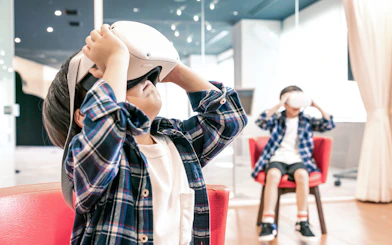 Children experiencing virtual reality at Osaka Koji Kinutani Tenku Art Museum.