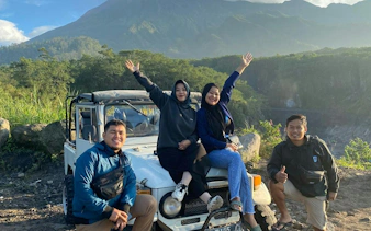 Group enjoying Sunrise Long Trip Lava Tour by jeep, Dubai.