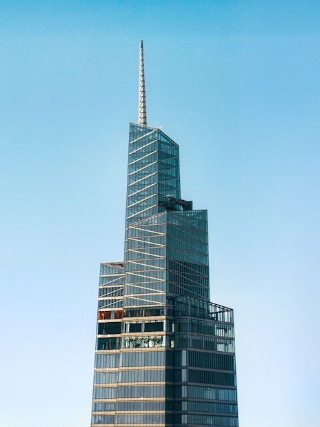 Summit One Vanderbilt skyscraper against a clear blue sky in New York City.