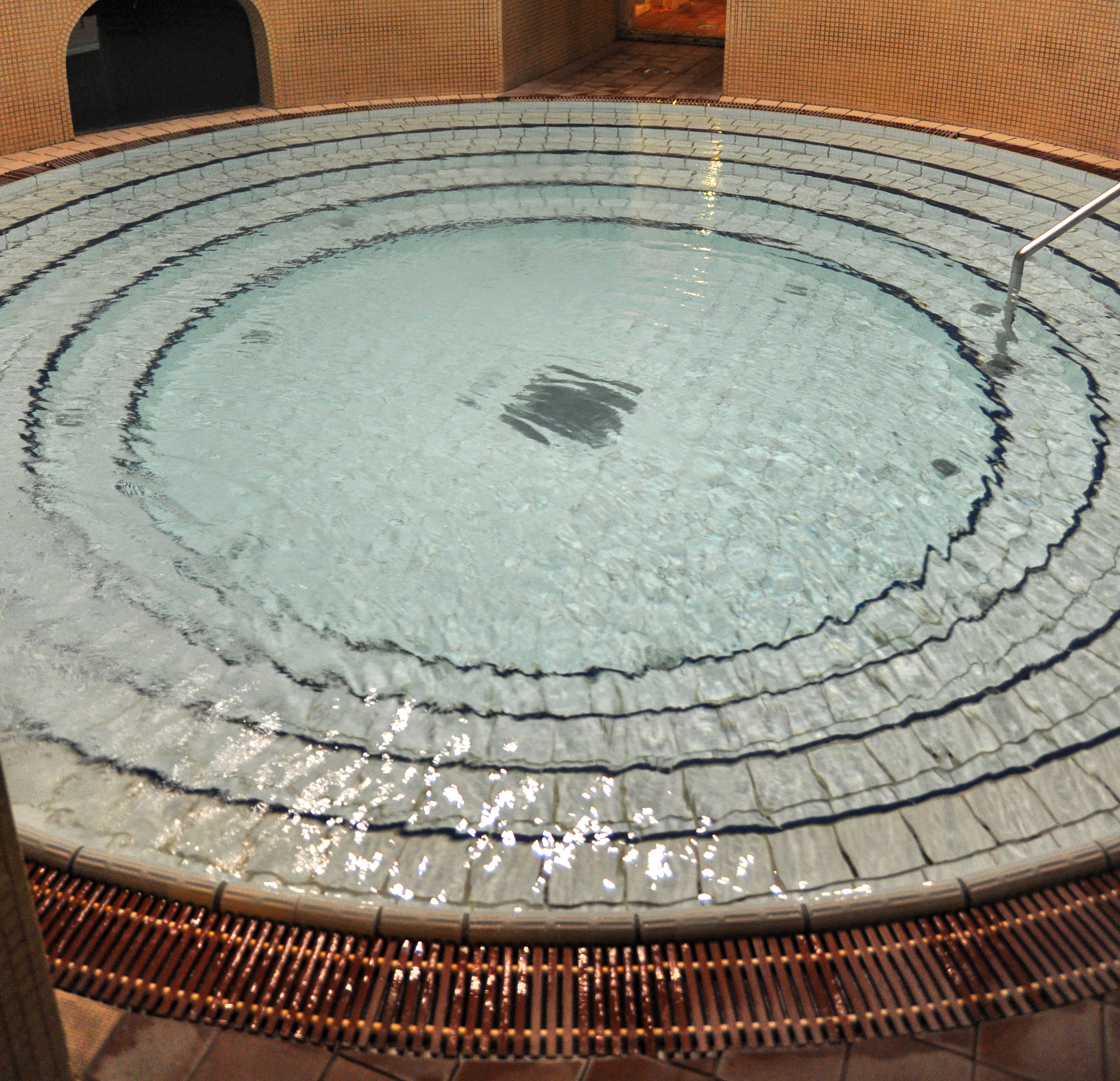 Plunge pool at Lukacs Baths