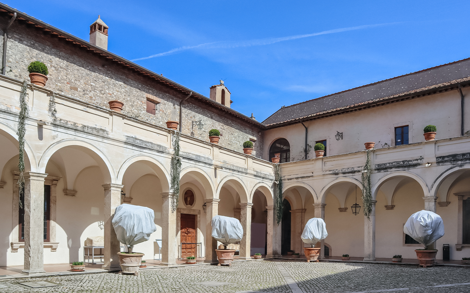Villa d'Este patio with ornate fountains and lush gardens in Tivoli, Italy.