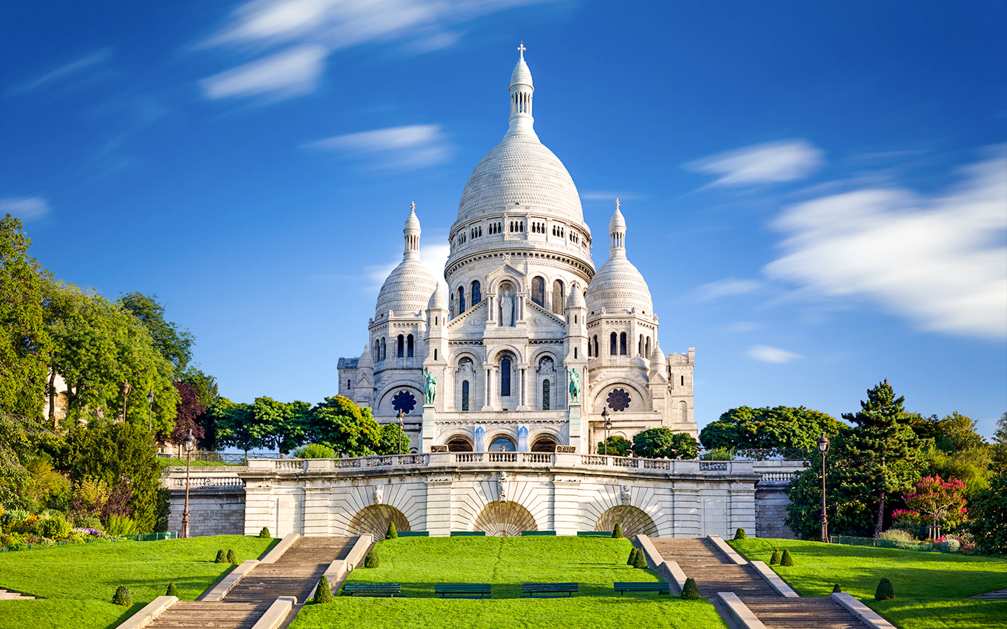Montmartre's Sacré Coeur Basilica with gardens, Paris guided tour.