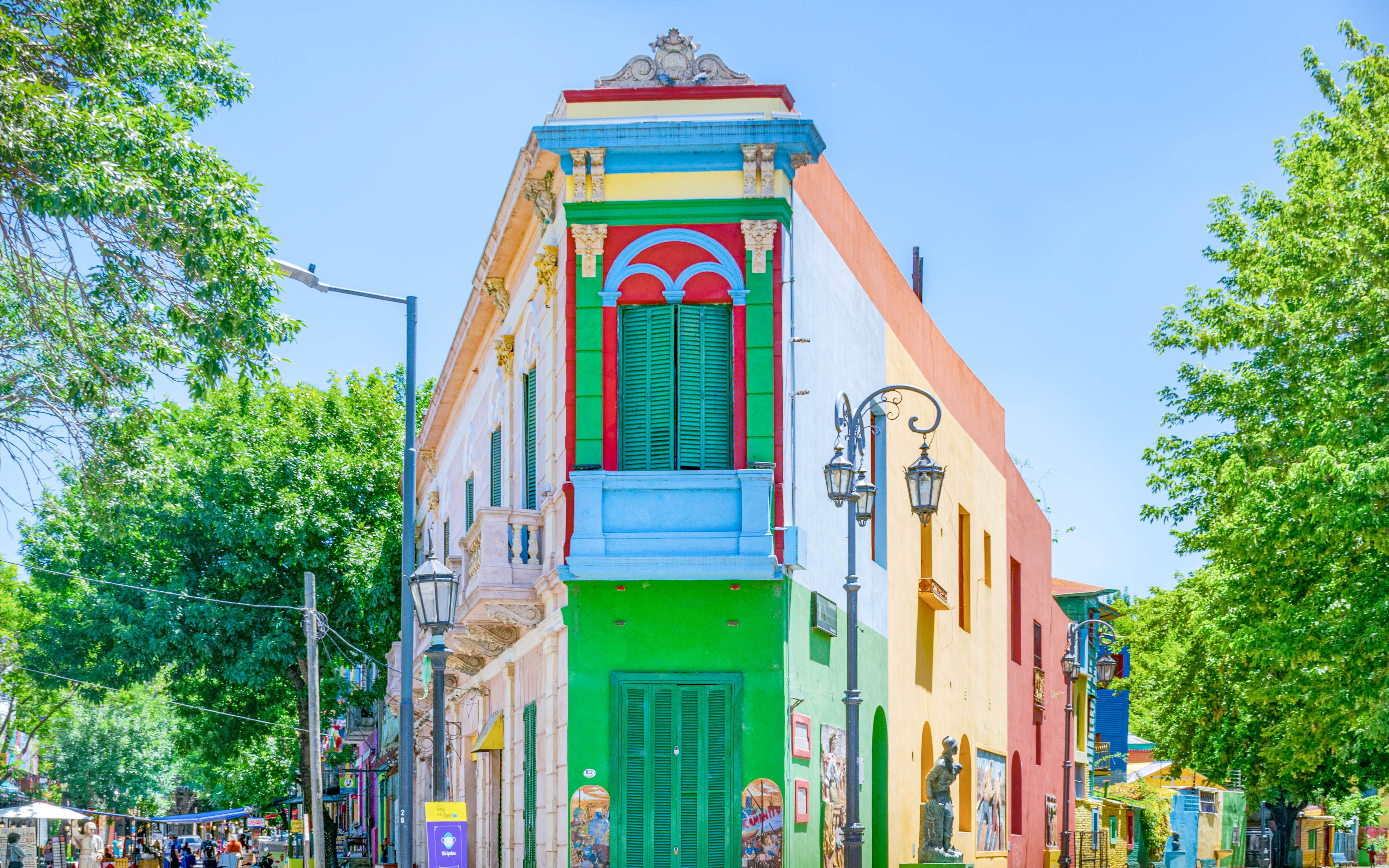 Colourful buildings and street art in La Boca, Buenos Aires walking tour.