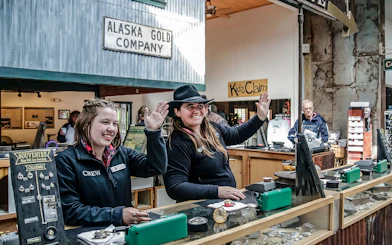 Staff at Alaska Gold Company greeting visitors on the Ultimate Fairbanks Day Tour.