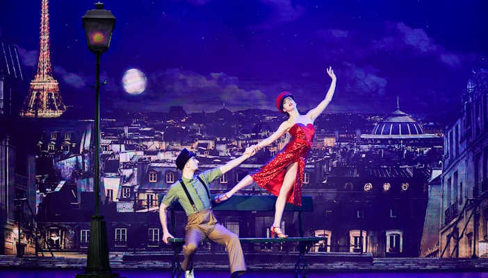 Couple of dancers performing at Paradis Latin Paris