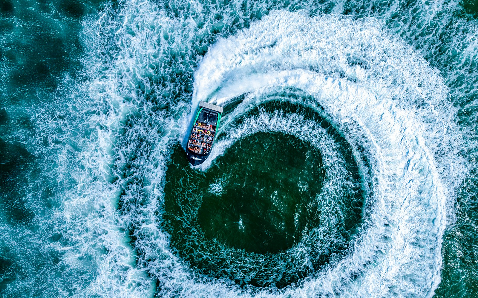 Jet boat spinning 360 degrees on the Gold Coast water.
