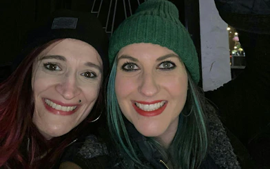 Two people smiling during a self-guided city exploration game in Glasgow.