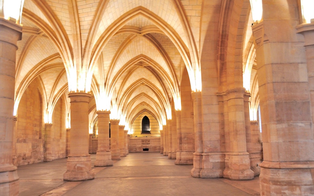 Hall of Guards' vaulted arches in the Conciergerie, Paris.