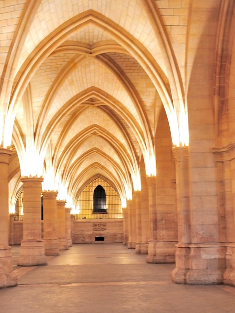 Hall of Guards' vaulted arches in the Conciergerie, Paris.