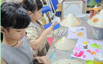 atelier de pictură pe pălării conice în orașul ho chi minh-3