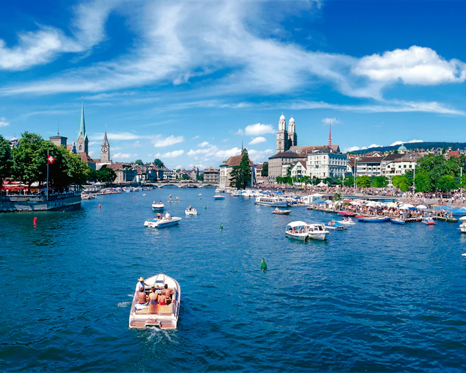 Zurich Guided City Tour with Old Town Walk and 1-Hour Lake Zurich Cruise