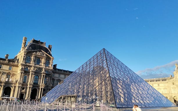 skip the line guided tour of louvre museum in spanish-4