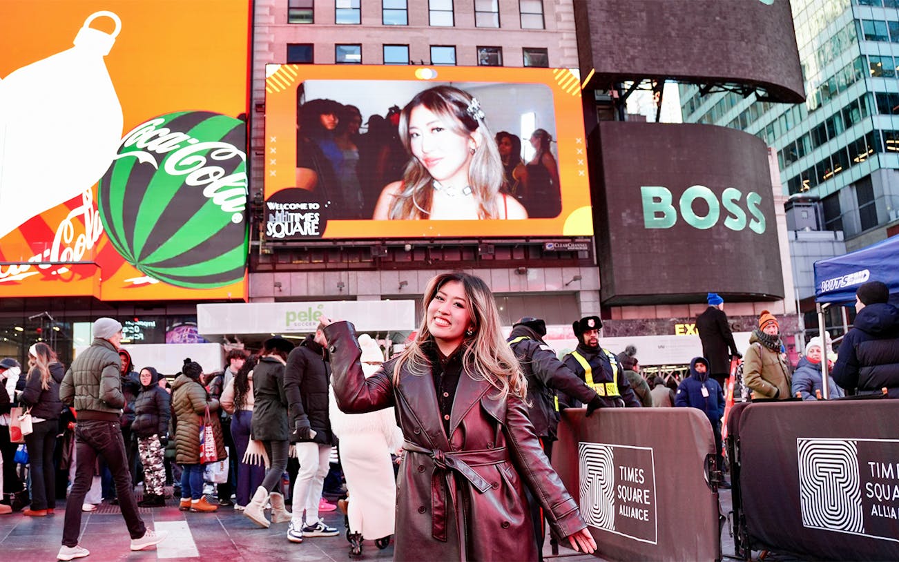 essere in evidenza su un cartellone di times square per 24 ore a new york-1