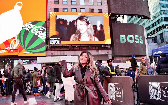 fii prezent pe un panou publicitar din times square timp de 24 de ore în new york-1