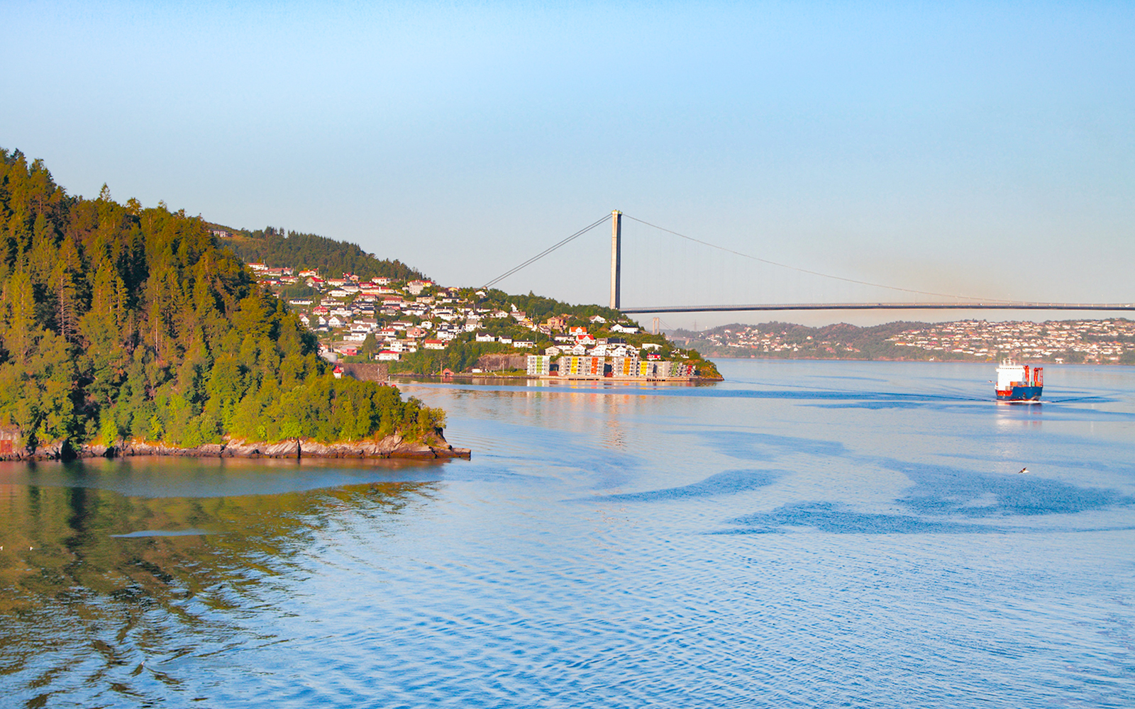 Salhusfjorden Köprüsü