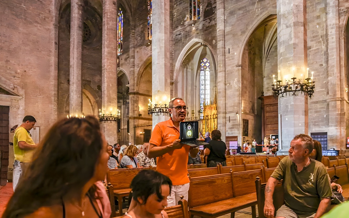 visita guiada a la catedral y al casco antiguo de palma -1