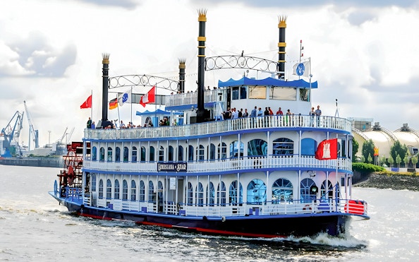 Paddle steamer on a 1-hour Hamburg cruise with passengers on deck.