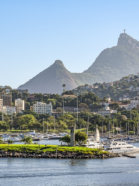Marina da Glória with Corcovado Mountain in the background during a speedboat tour in Rio de Janeiro.