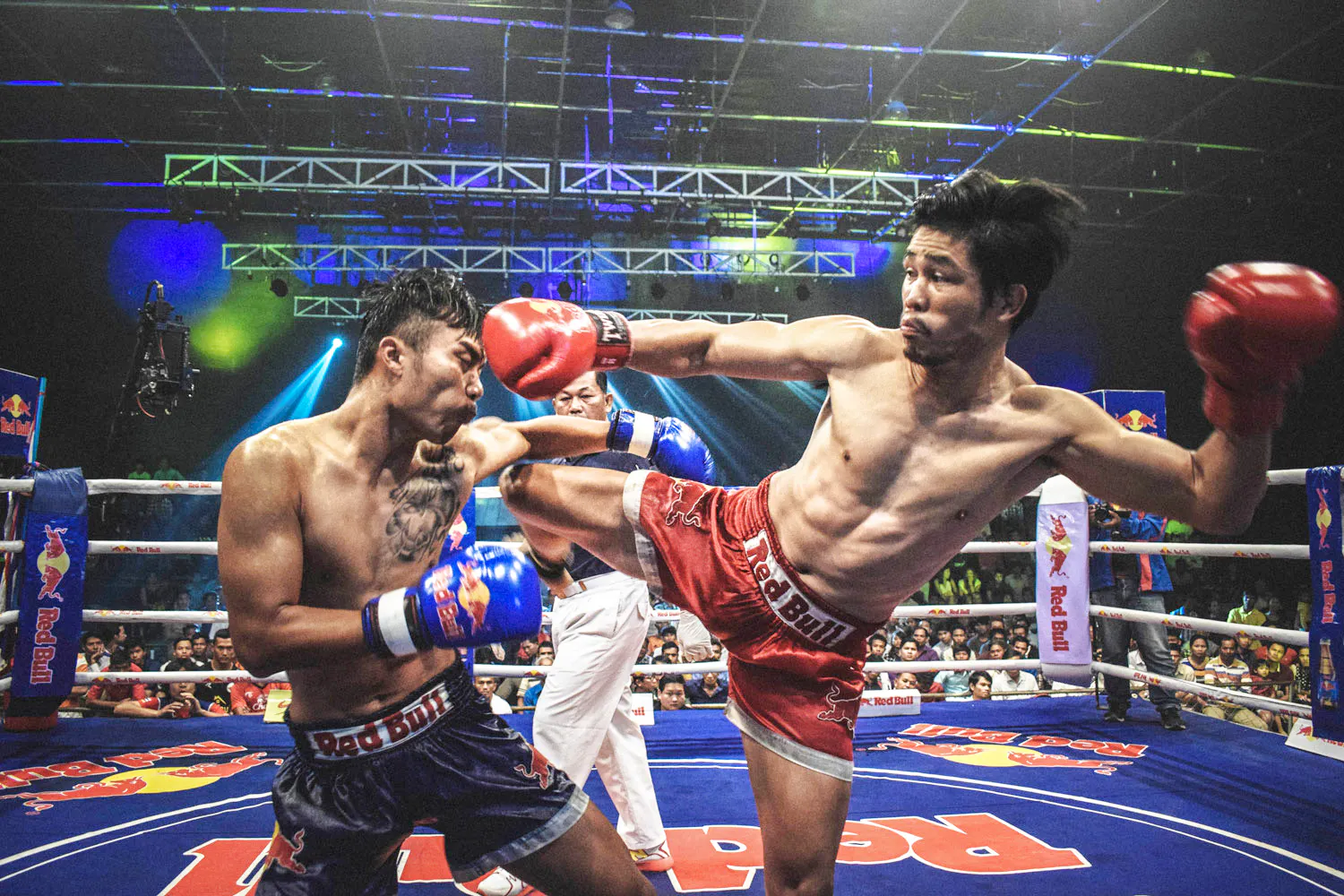 Muay Thai fighters in action at Chiang Mai Boxing Stadium.