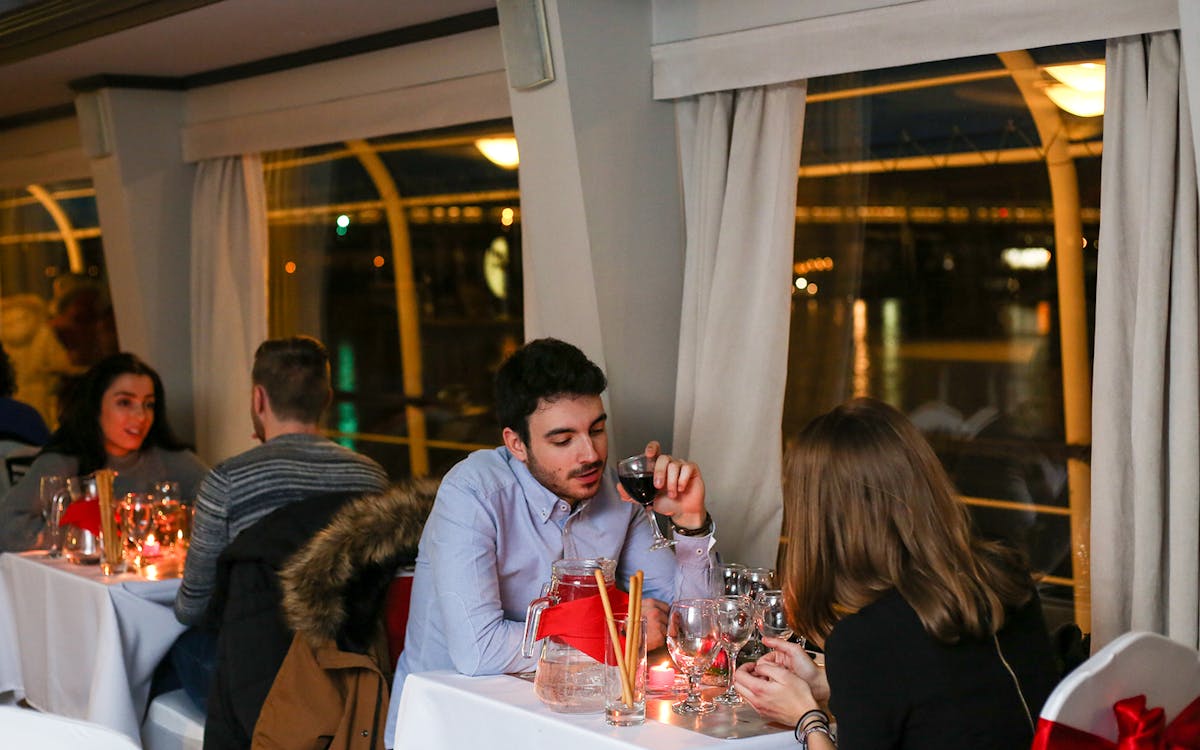 budapest: evening dinner cruise & live music-2 budapest: evening dinner cruise & live music-2