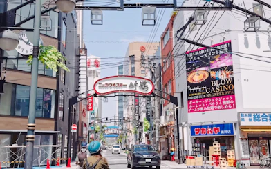 Hiroshima Guided Bike Tour with Okonomiyaki Dinner