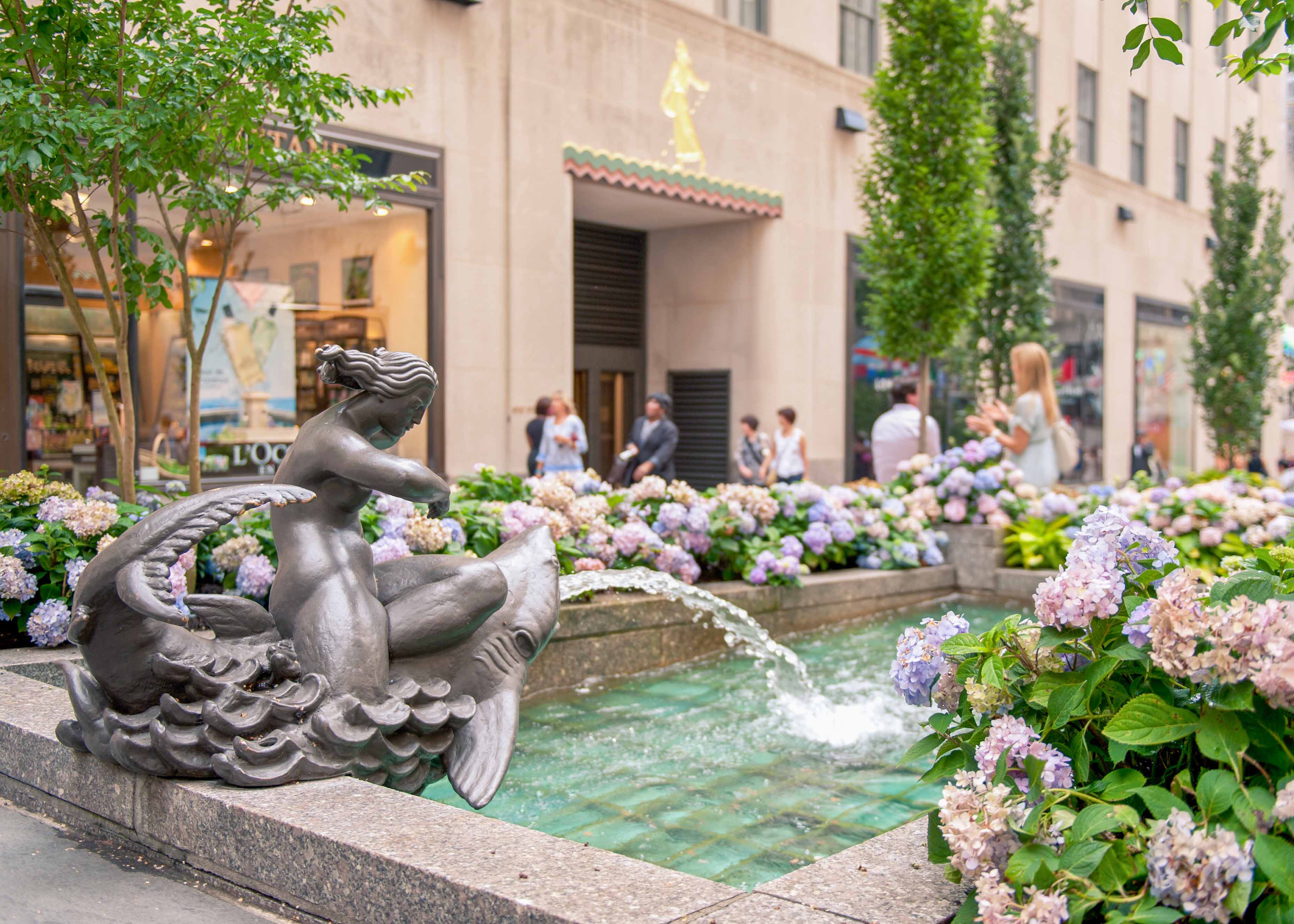 Discover iconic shops in Rockefeller Center