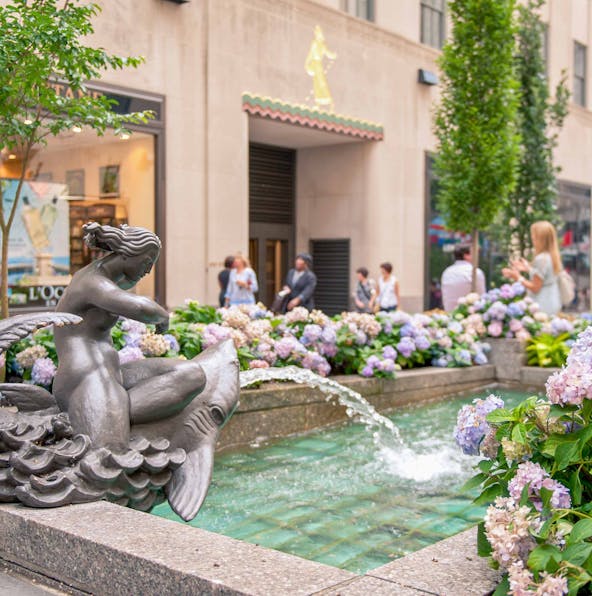 Discover iconic shops in Rockefeller Center