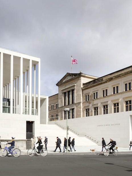 James-Simon-Galerie in Berlin with cyclists and pedestrians in front.