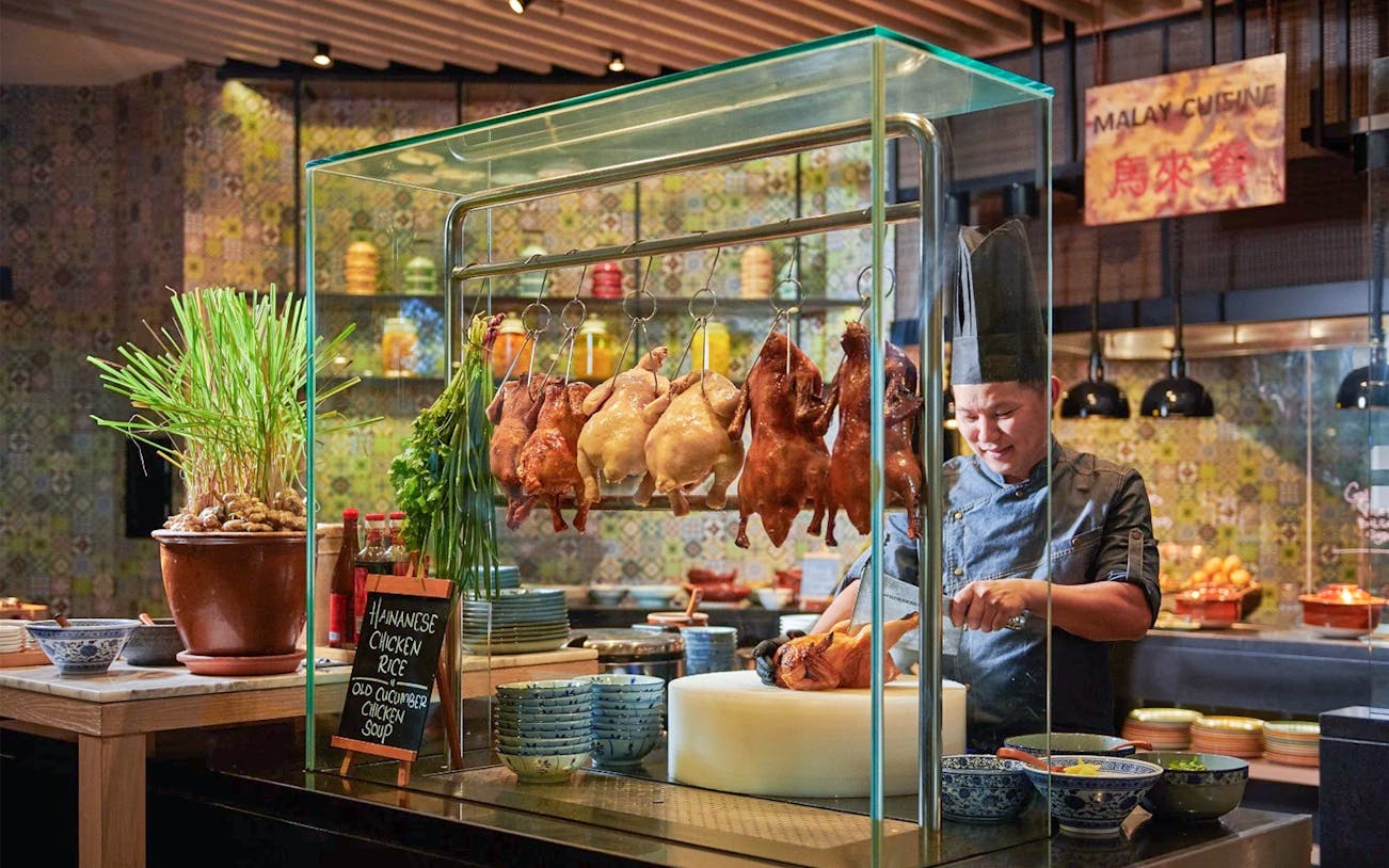 Chef preparing Hainanese chicken rice at Le Méridien Petaling Jaya buffet.