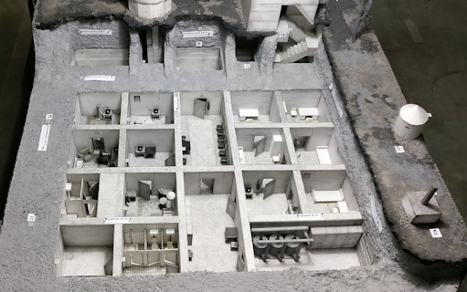 Model of Berlin Story Bunker interior layout with rooms and corridors.