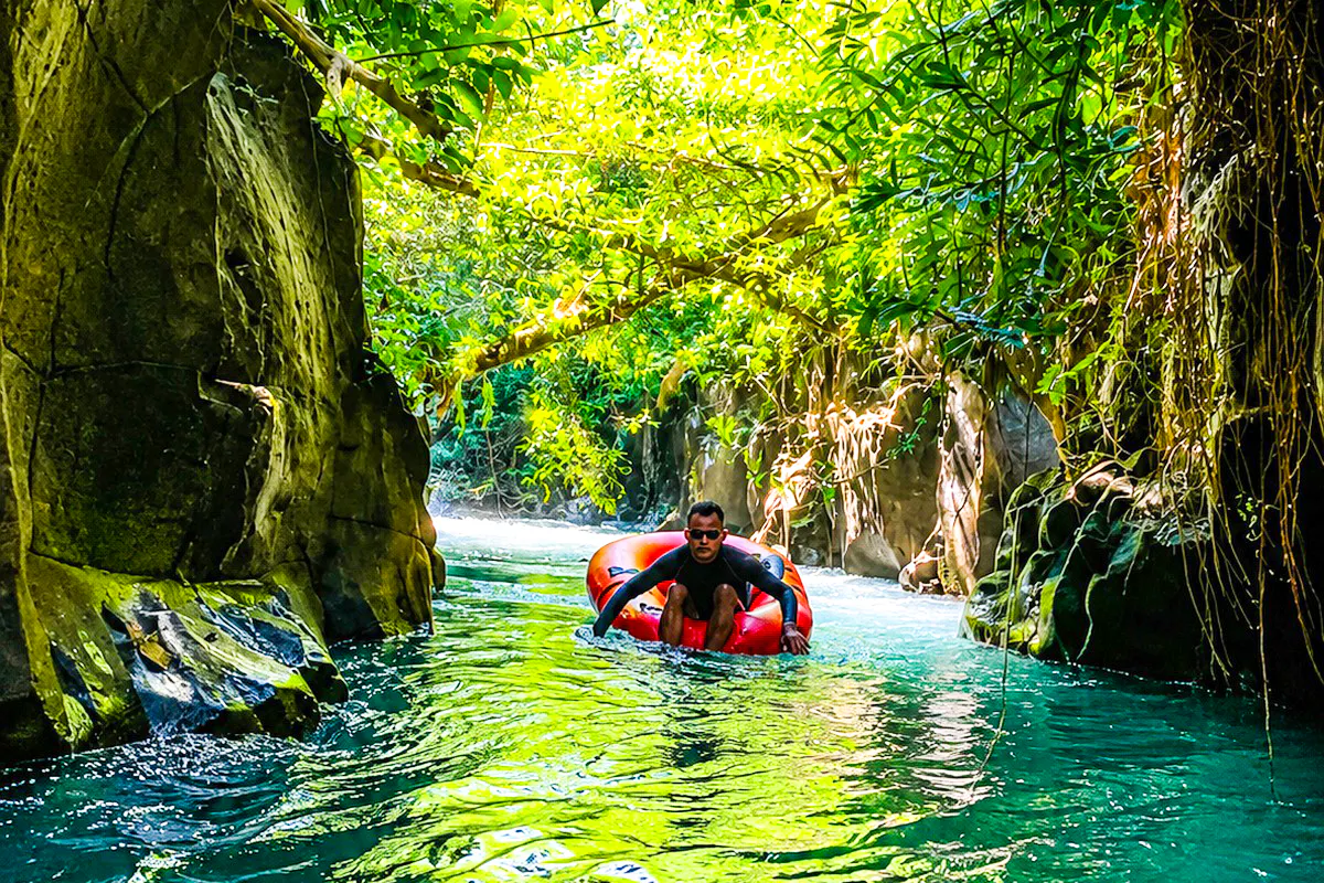 river tubing in ubud mit wasserfall und dschungel-canyon-8