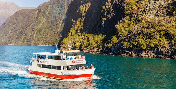 Milford Sound Scenic Flights & Tours