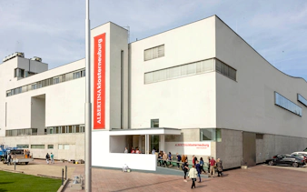 ALBERTINA KLOSTERNEUBURG entrance with visitors outside.