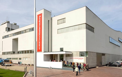 ALBERTINA KLOSTERNEUBURG entrance with visitors outside.