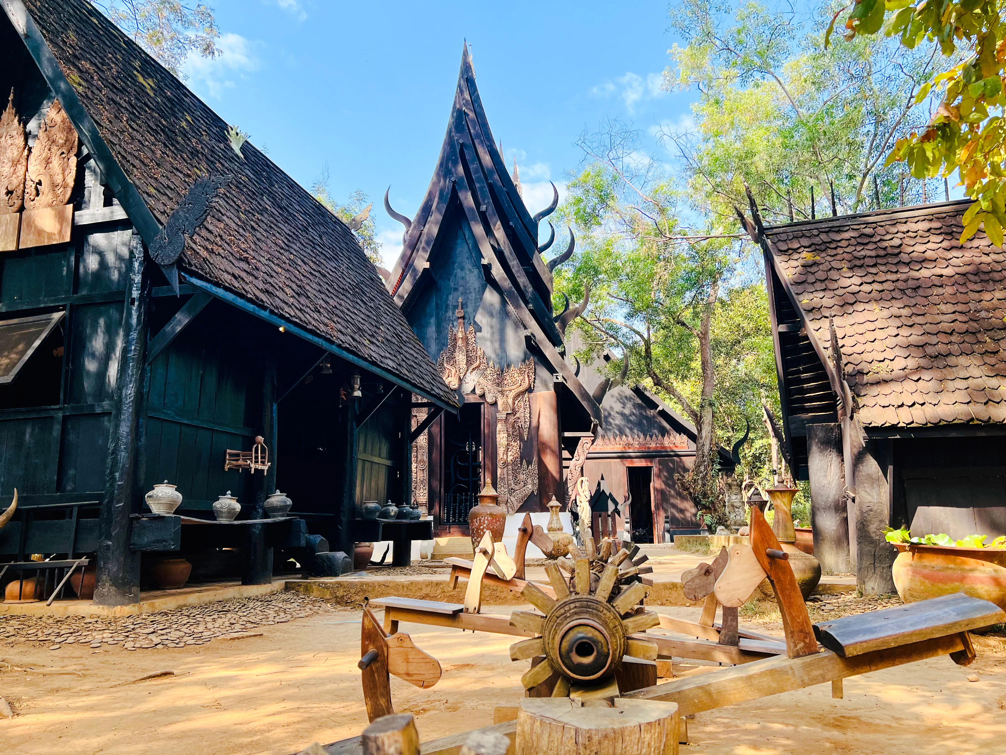 chiang rai rehberli turu: beyaz tapınak, mavi tapınak ve kara ev müzei; öğle yemeği dahil ve tüm giriş ücretleri dahil-1
