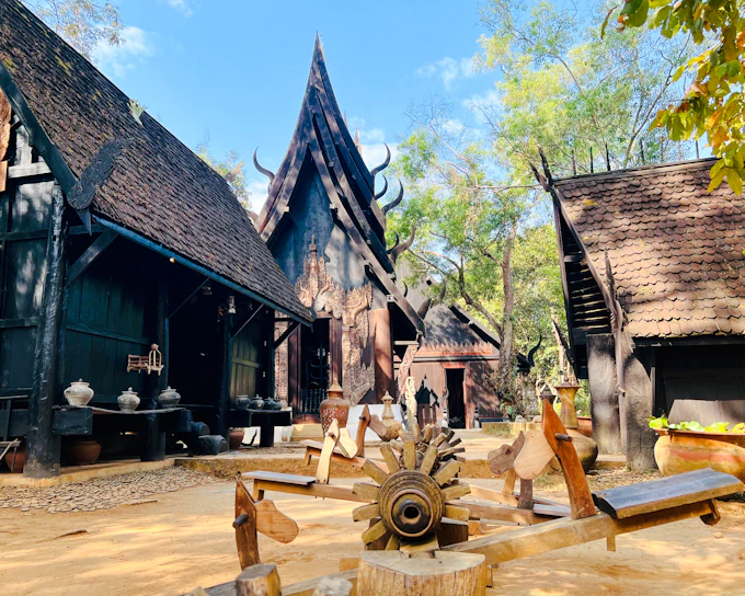 Chiang Rai Guided Tour: White Temple, Blue Temple & Black House Museum with Lunch & All Admissions Included