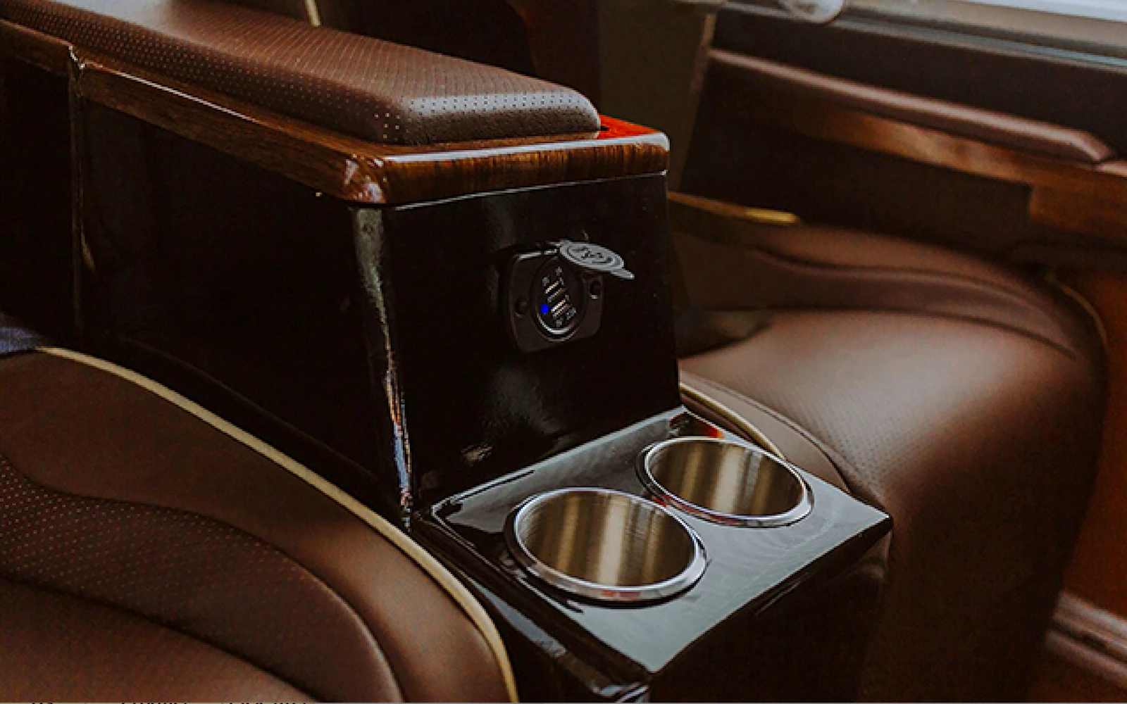 Hanoi Noi Bai Airport Meet & Greet Fast-Track Immigration with Private Transfer to Ha Long Image 2