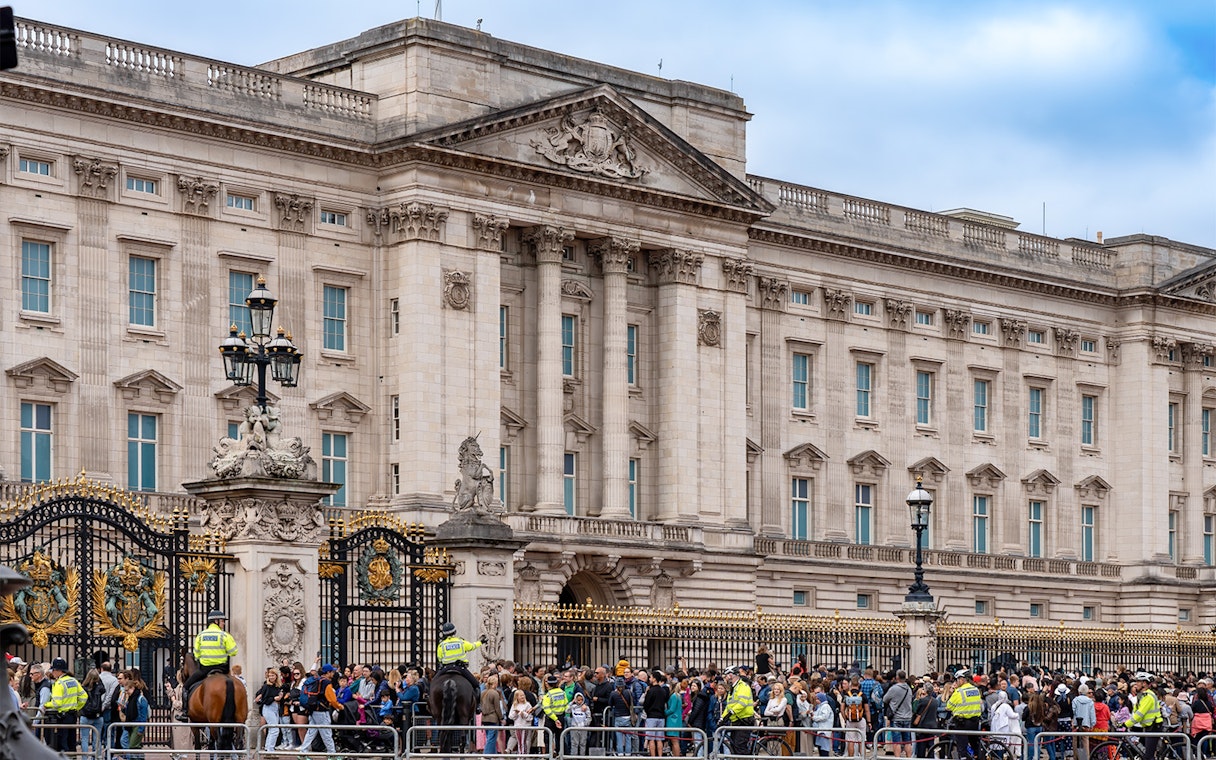 Crowd gathered at Buckingham Palace gates in London.