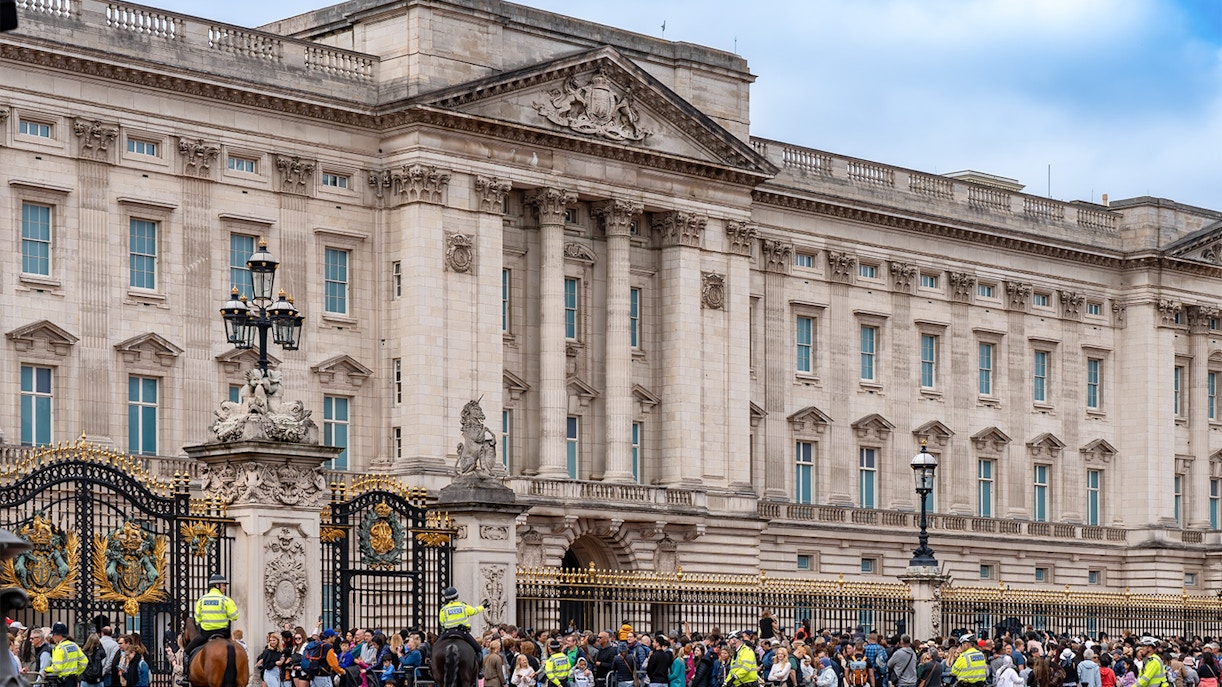Crowd gathered at Buckingham Palace gates in London.