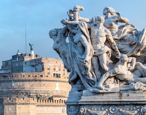 Castillo de Sant'Angelo - Angel y estatuas
