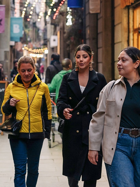 Group walking through a narrow street in Barcelona during a guided tour.