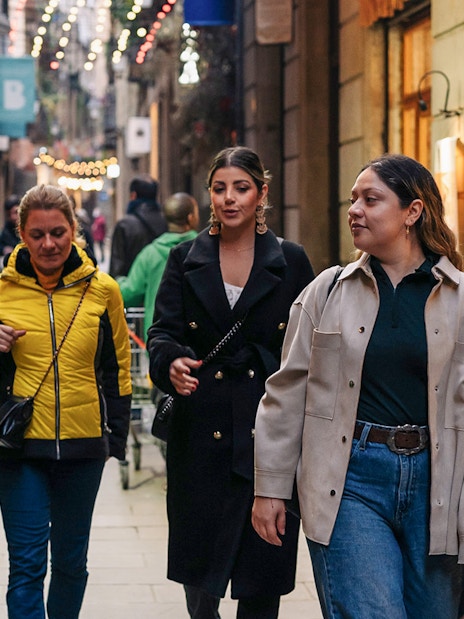 Group walking through a narrow street in Barcelona during a guided tour.