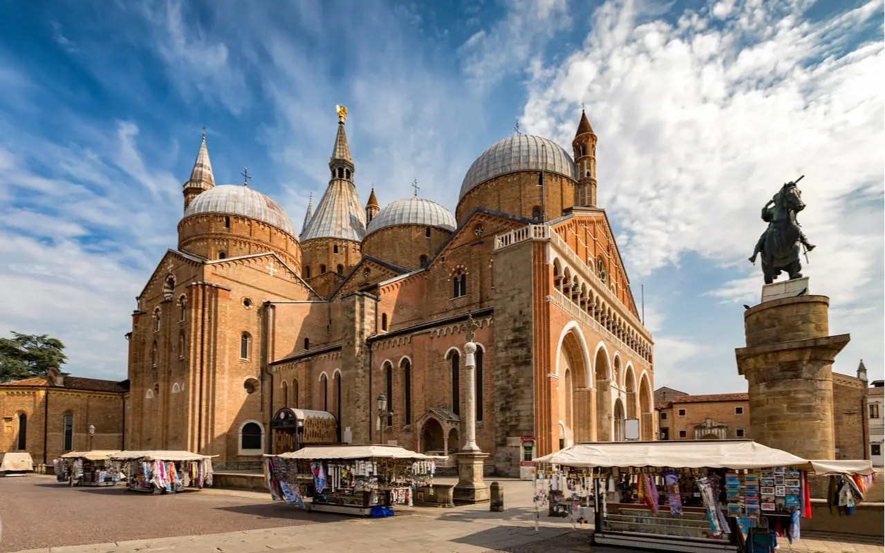 Basilica of Saint Anthony in Padua with equestrian statue and market stalls.