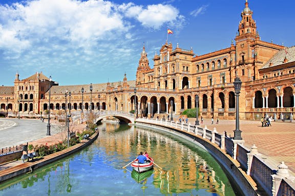 2-hour guided tour of maría luisa park and spain square-6