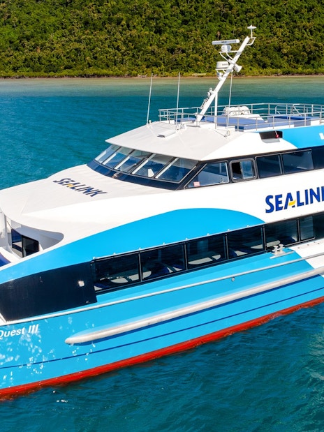 Cruise boat on turquoise waters near Airlie Beach, Hill Inlet Lookout tour.